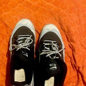 I’m selling a pair of black and gray Nike Airmax